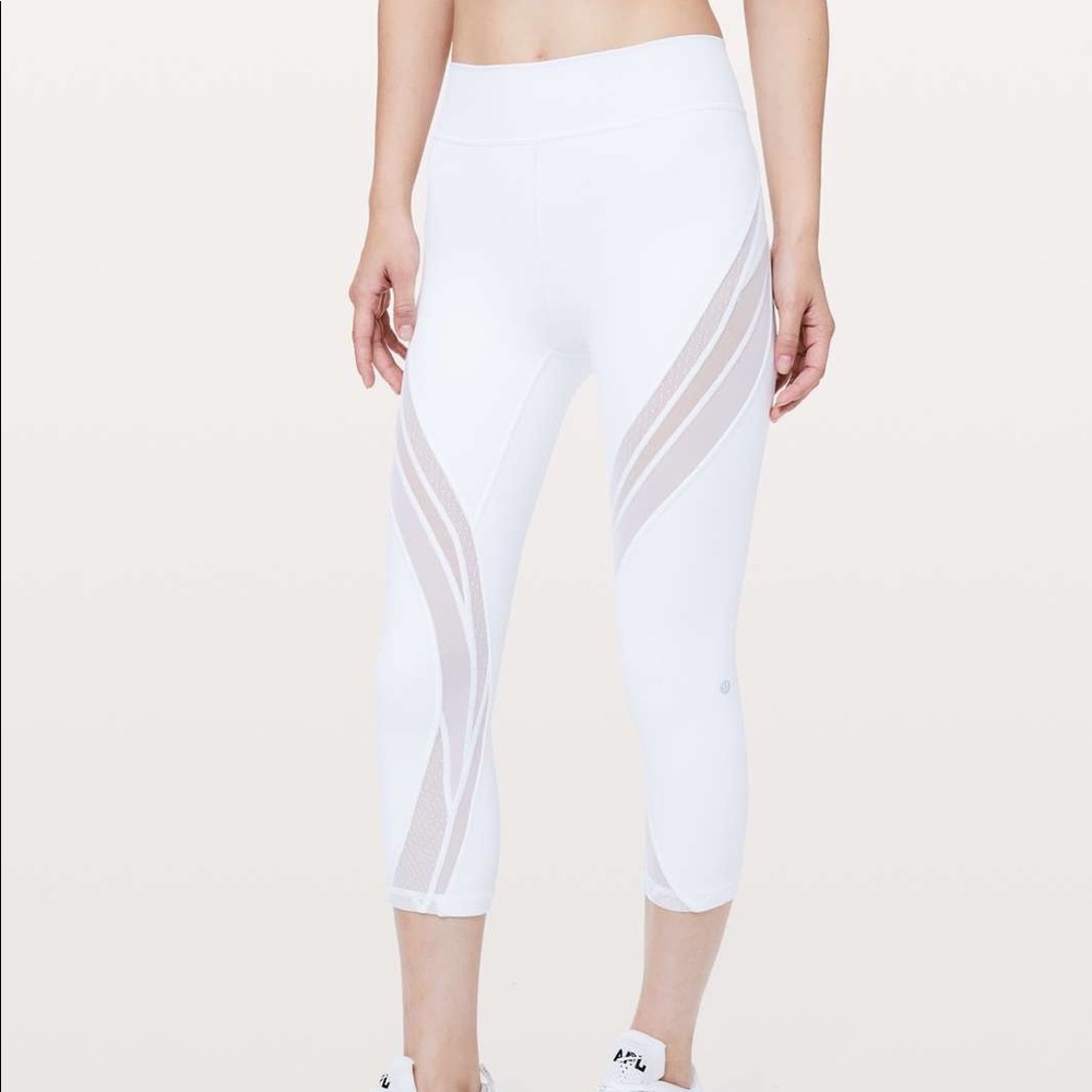 Lululemon never still crop